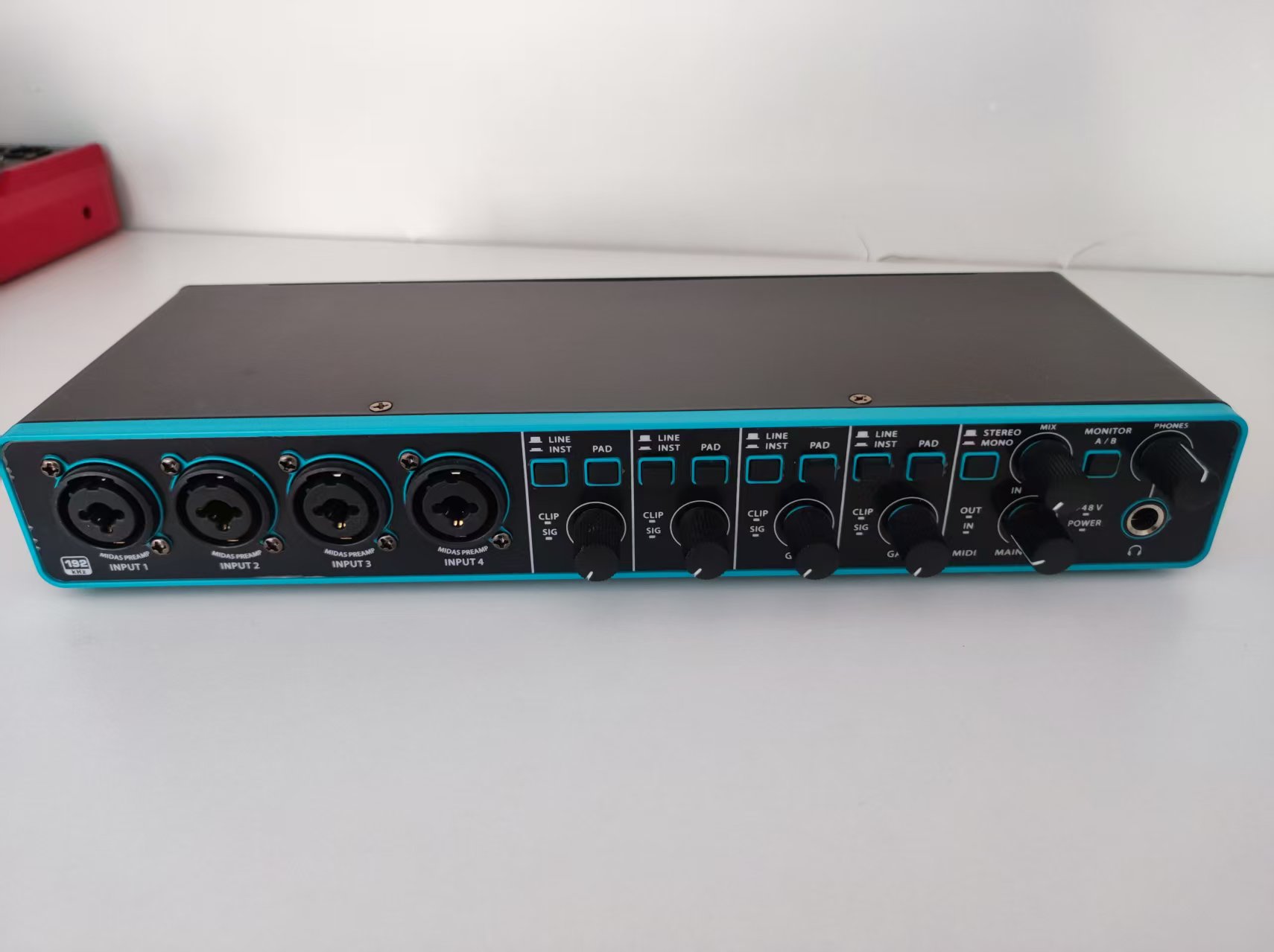 Profesjonalny 4-kanałowy inter – Studio Audio Interface With 48V Phantom recenzja i cena